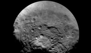 Първи снимки на астероида Веста