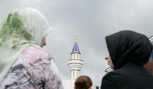 Гердани и гривни с паникбутон за туркините