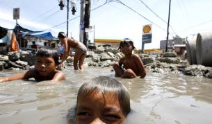 Амеба "яде" мозъка на плуващите