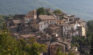 В началото на септември друго италианско селце - Филетино, обяви независимост в знак на протест срещу бюджетните икономии и започна да печата собствена валута