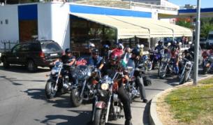 Мото шествие в подкрепа на българите в Катуница се проведе днес във Велико Търново, организирано чрез социалната мрежа Фейсбук