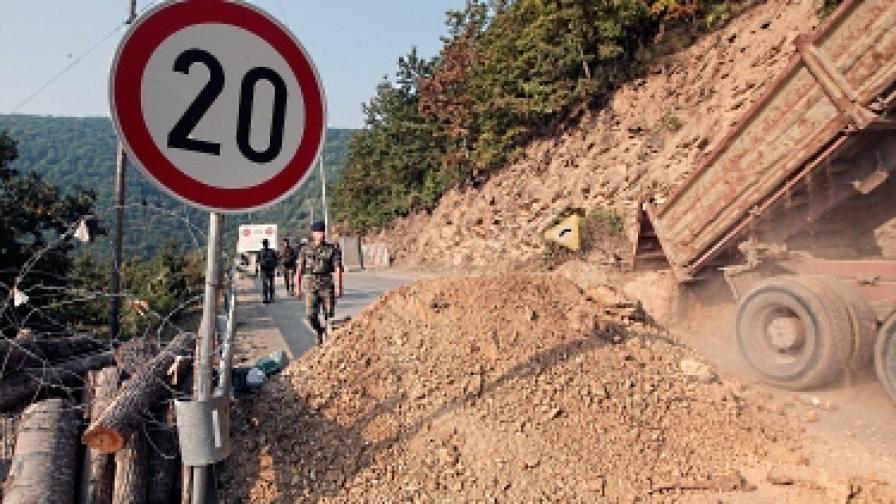 КейФОР пак събаря барикади в Северно Косово