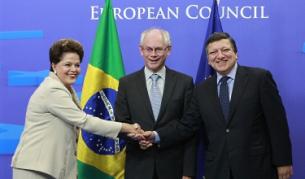 Европейската обиколка на Русеф започва днес от Брюксел (на снимката с председателя на Европейския съвет Херман ван Ромпой и председателя на Европейската комисия Жозе Мануел Барозу)