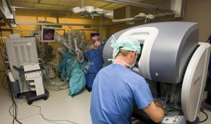 Неврохирурзи от "Св. Иван Рилски" срещу шеф, видеокамери и договори