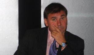 Иван Кръстев е председател на УС на Центъра за либерални стратегии в София, а понастоящем е изследовател в Института за науките за човека във Виена