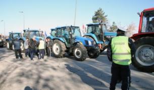 Полицията спря потеглянето на зърнопроизводителите от Хасково и Стара Загора от сборния пункт ханче Клокотница към граничното село Капитан Андреево