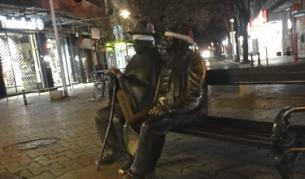 Защо статуи в София осъмнаха с превръзка на очите?