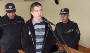 Джунейт Шефкет призна в съдебната зала в Кърджали, че е убил майка си и братчето си и че това е станало по особено мъчителен и жесток начин