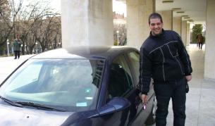 Стефан Стойчев до новия служебен автомобил