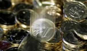 "Стандард енд Пуърс" понижи рейтинга на европейския спасителен фонд