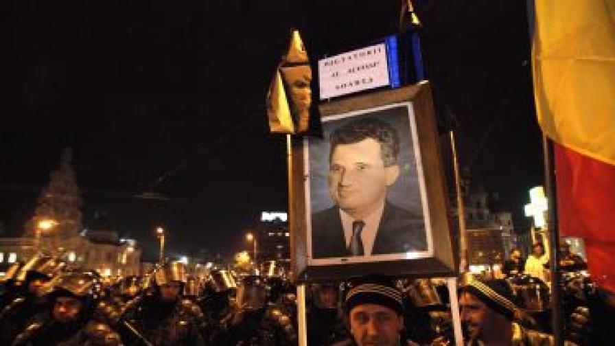 7 хил. души протестират срещу Бъсеску в Букурещ
