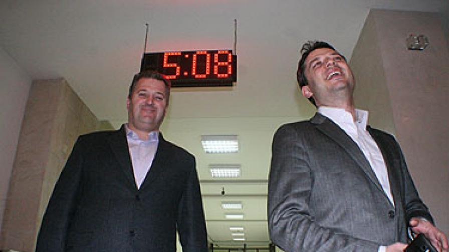 В преговорите участва и зам.-министърът на икономиката, енергетиката и туризма Делян Добрев (вдясно)