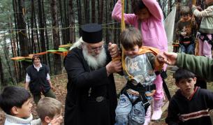 13 деца от приюта на отец Иван в Нови хан вече ходят на градина