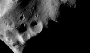 Астероид като автобус задмина Земята