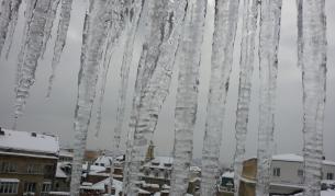 Студът и грипът затвориха 454 училища днес