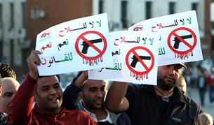 7 декември. Жители на Триполи протестират, настоявайки въоръжените групи да предадат оръжията си