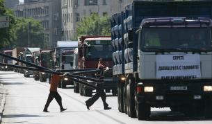 Общината слага заключващи се капаци заради крадците на метали