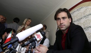 Шон Стоун на пресконференция в Техеран