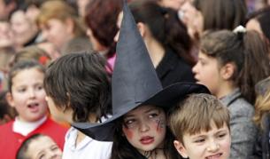 14 март 2011 г. Албанчета празнуват края на зимата