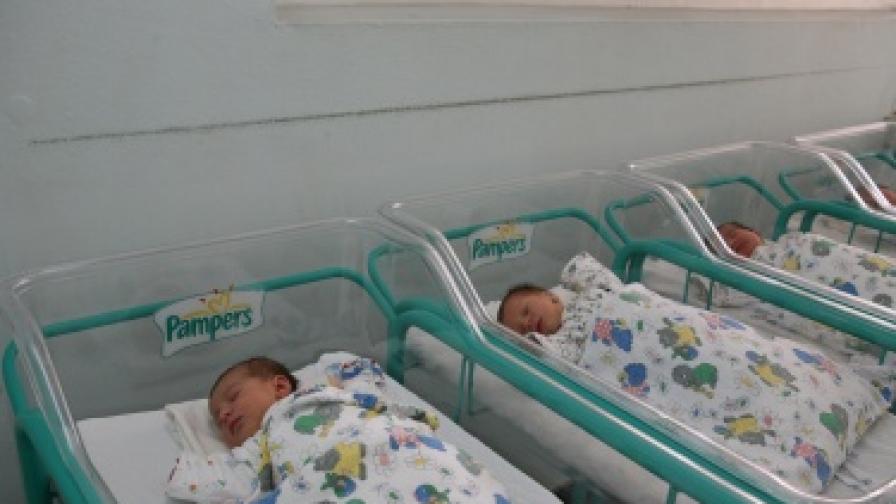 Двама бащи спорят за бебе в Разград