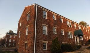 Полицията обискира апартамента в Арлингтън