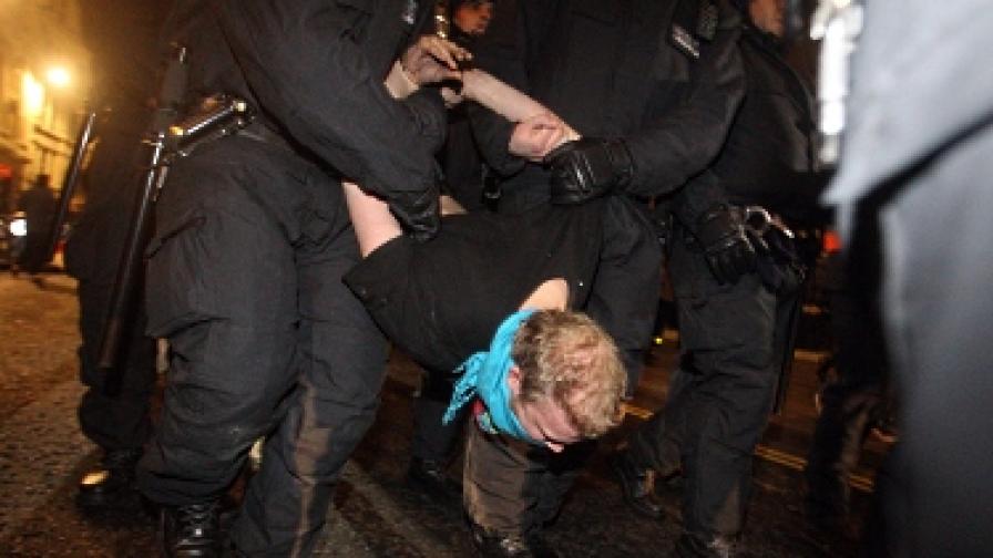 Барикади и арести при премахване на лагер на "Окупирай Лондон"