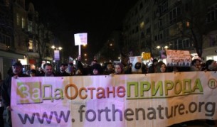 Коалицията от неправителствени организации и граждански групи "За да остане природа в България" и други граждански групи организираха пртестни шествияв София, Варна и Пловдив срещу готвените промени в Закона за горите