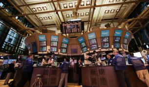 Горките банкери от Уолстрийт, които си бъркат в носа от стрес