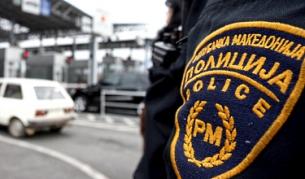 Младеж стреля напосоки с автоматична пушка в Скопие