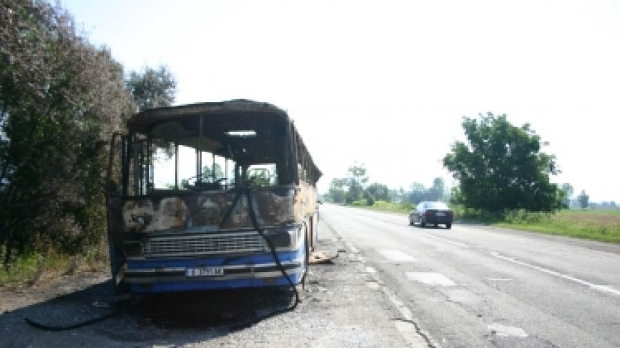 Запали се автобус с 36 деца, няма пострадали