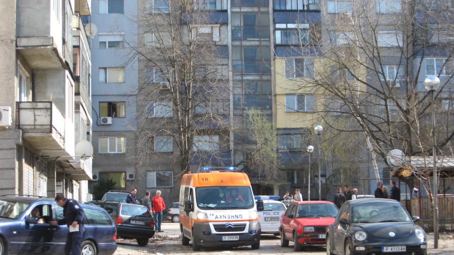 Тийнейджър скочи от балкона след семеен скандал
