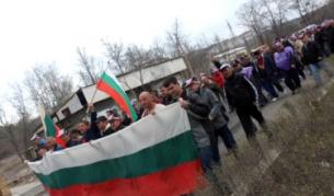 Всекидневните протести на металурзите, които все още не са получили заплатите си, продължават