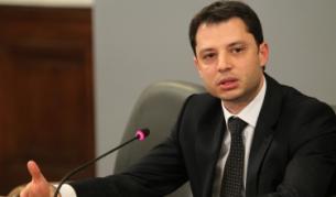 Министър Делян Добрев