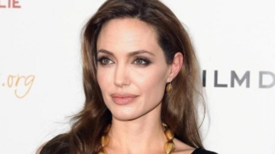 Филмът на Джоли с провал и в Москва