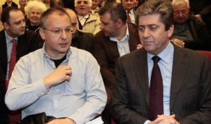 Първанов и Станишев седнаха един до друг на първия ред