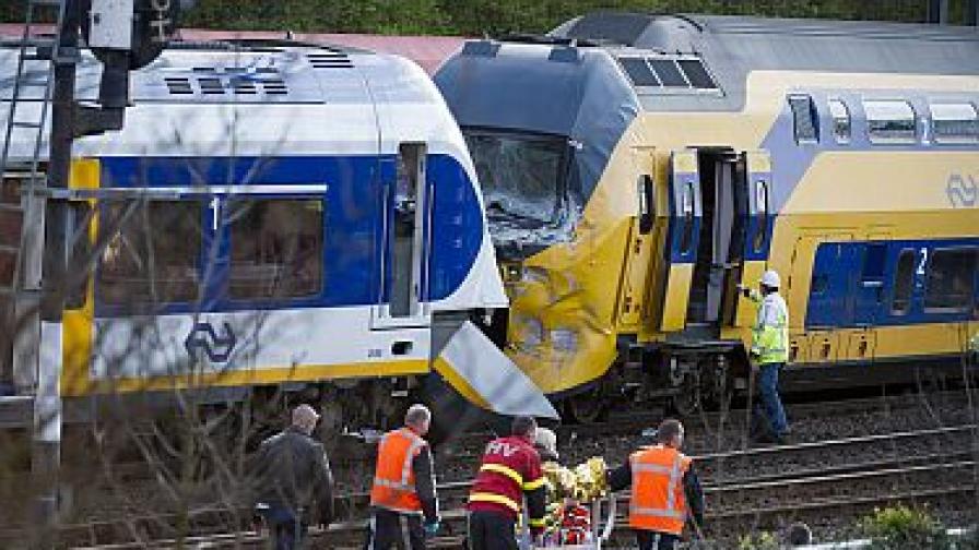 Над 100 ранени при влакова катастрофа в Холандия 