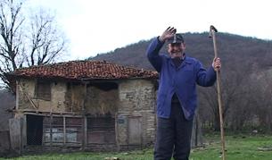 През 2010 г. единственият жител на сунгурларското село Каменско е 70-годишният Сабри Мехмед