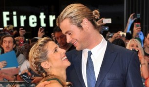 Младите родители Елза Патаки и Крис Хемсуърт