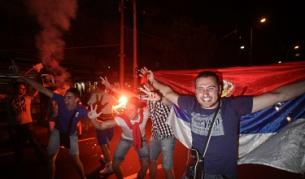 Привърженици на Николич празнуват победата му