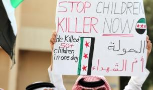 Протест срещу Башар Асад в Бахрайн след клането в Хула, при което загинаха десетки жени и деца