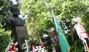 Плевнелиев: Ботев показа, че сме достойни за свобода 