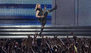 Мадона показа Марин льо Пен с пречупен кръст на челото