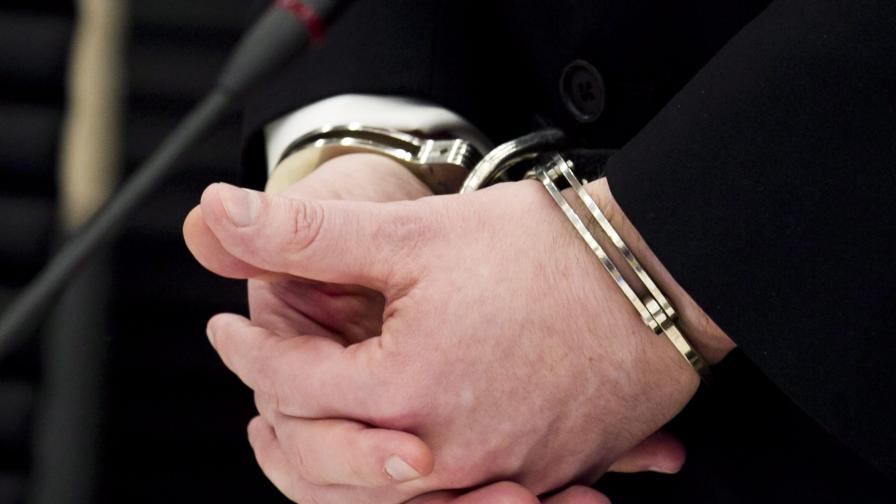 58-годишен в ареста за сексуални контакти с 13-годишна