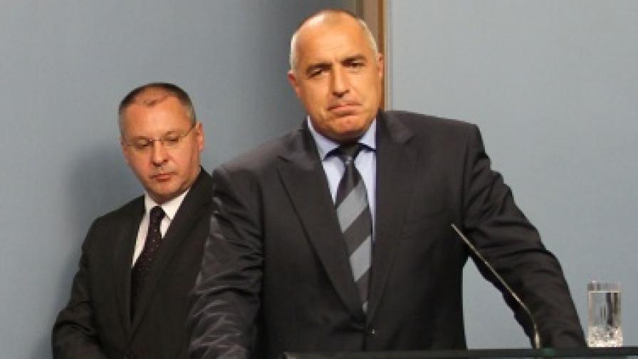 Бившият премиер Сергей Станишев и настоящият премиер Бойко Борисов в Министерския съвет