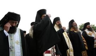 Мълчаливо бдение срещу владиците от Синода 