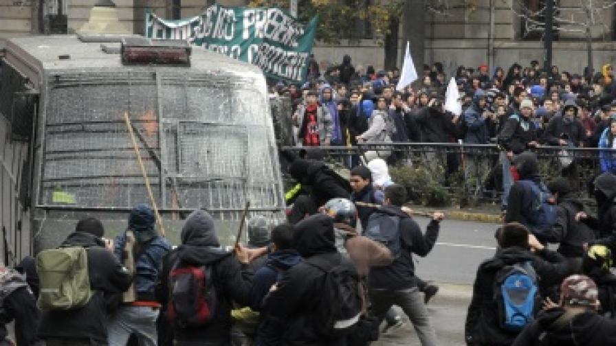 Над 100 хил. студенти на протест в Чили