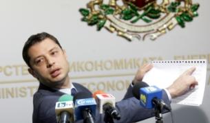 Министър Добрев показа договорите, подписани в присъствието на Иван Костов  и съобщи, че към документите има финансови модели, които определят цената на тока до 2027 г.<br />
<br />
които определят как се изчислява цената на електроенергията