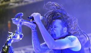 Вокалистът на групата Джонатан Дейвис