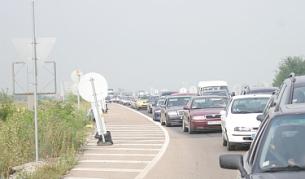 Колони от автомобили до Петолъчката в посока към морето 