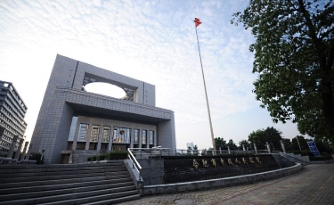 Китай съди полицаи по обвинение, че са прикрили престъплението на Гу Кайлай